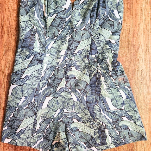 H&M Strapless Tropical Banana Leaf Romper (WITH POCKETS!) - Picture 8 of 8